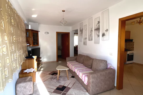 Shtepi me qera 2+1 ne Durres - 35,000 Leke