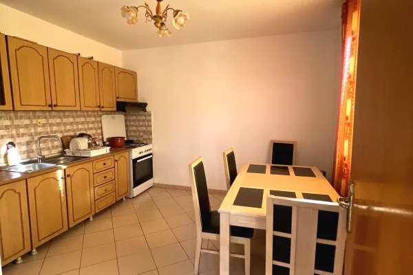 Shtepi me qera Shtepi Private ne Durres, 2+1, Mobilimi E mobiluar, Pagesa 35,000  Leke.