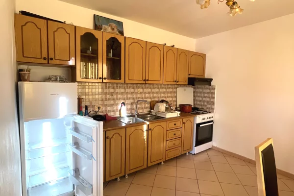 Shtepi me qera Shtepi Private ne Durres, 2+1, Mobilimi E mobiluar, Pagesa 35,000  Leke.