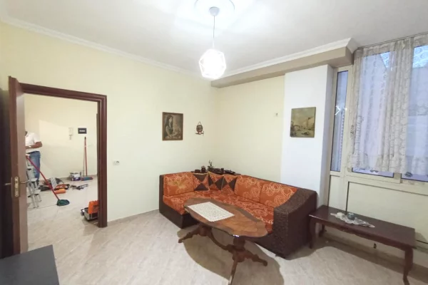 Shtepi me qera Apartament ne Durres, 2+1, Mobilimi E mobiluar, Pagesa 30,000  Leke.