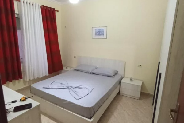 Shtepi me qera Apartament ne Durres, 2+1, Mobilimi E mobiluar, Pagesa 30,000  Leke.