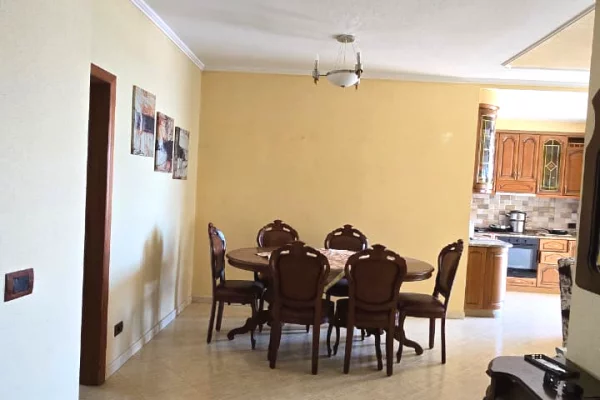Shtepi ne shitje Apartament ne Durres, 2+1, Mobilimi E mobiluar, Pagesa 190,000  Euro.
