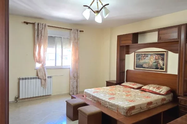 Shtepi ne shitje Apartament ne Durres, 2+1, Mobilimi E mobiluar, Pagesa 190,000  Euro.