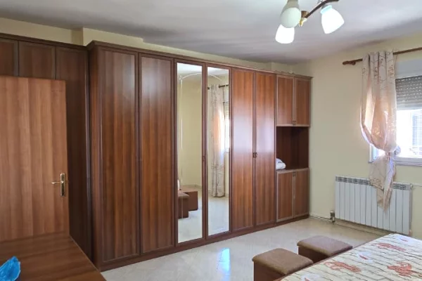 Shtepi ne shitje Apartament ne Durres, 2+1, Mobilimi E mobiluar, Pagesa 190,000  Euro.