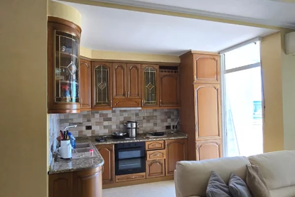 Shtepi ne shitje Apartament ne Durres, 2+1, Mobilimi E mobiluar, Pagesa 190,000  Euro.