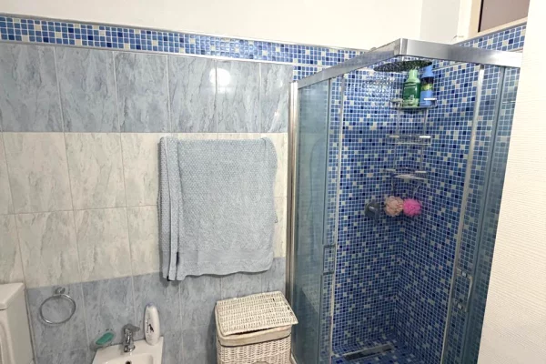Shtepi me qera Apartament ne Durres, 2+1, Mobilimi E mobiluar, Pagesa 550  Euro.
