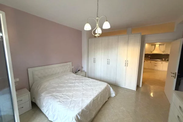 Shtepi me qera Apartament ne Durres, 2+1, Mobilimi E mobiluar, Pagesa 550  Euro.