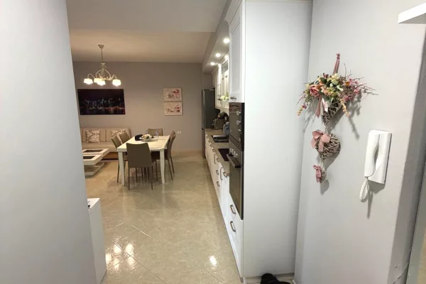 Shtepi me qera Apartament ne Durres, 2+1, Mobilimi E mobiluar, Pagesa 550  Euro.