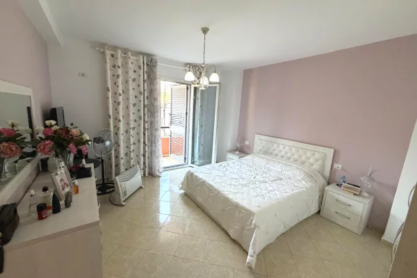 Shtepi me qera Apartament ne Durres, 2+1, Mobilimi E mobiluar, Pagesa 550  Euro.