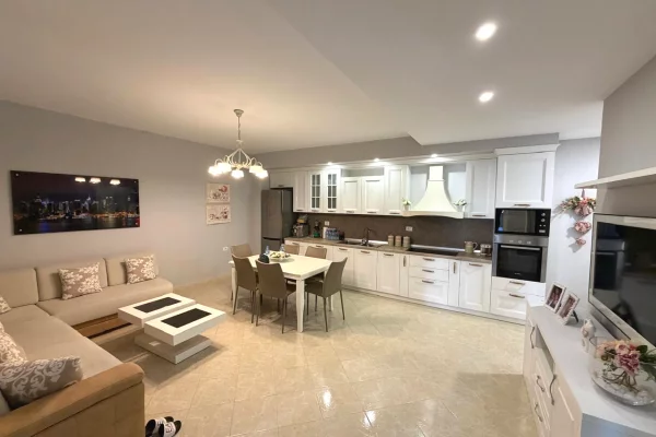 Shtepi me qera Apartament ne Durres, 2+1, Mobilimi E mobiluar, Pagesa 550  Euro.