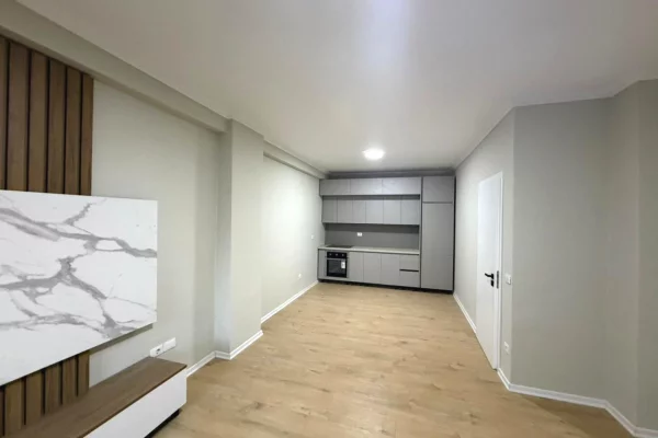 Shitet apartament 1+1,Shkembi i Kavajes, Siper Rruges