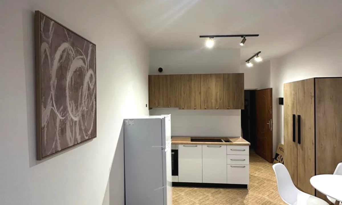 Shtepi ne shitje Apartament ne Durres, Garsoniere, Mobilimi E mobiluar, Pagesa 50,000  Euro.