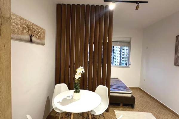 Shtepi ne shitje Apartament ne Durres, Garsoniere, Mobilimi E mobiluar, Pagesa 50,000  Euro.