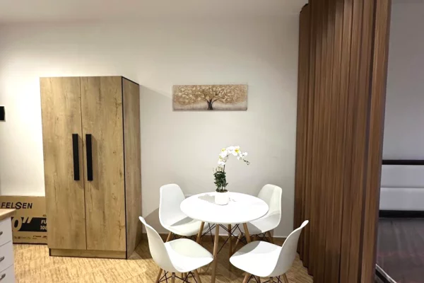 Shtepi ne shitje Apartament ne Durres, Garsoniere, Mobilimi E mobiluar, Pagesa 50,000  Euro.