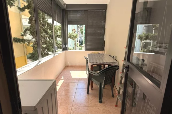 Shtepi me qera Apartament ne Durres, 2+1, Mobilimi E mobiluar, Pagesa 50,000  Leke.