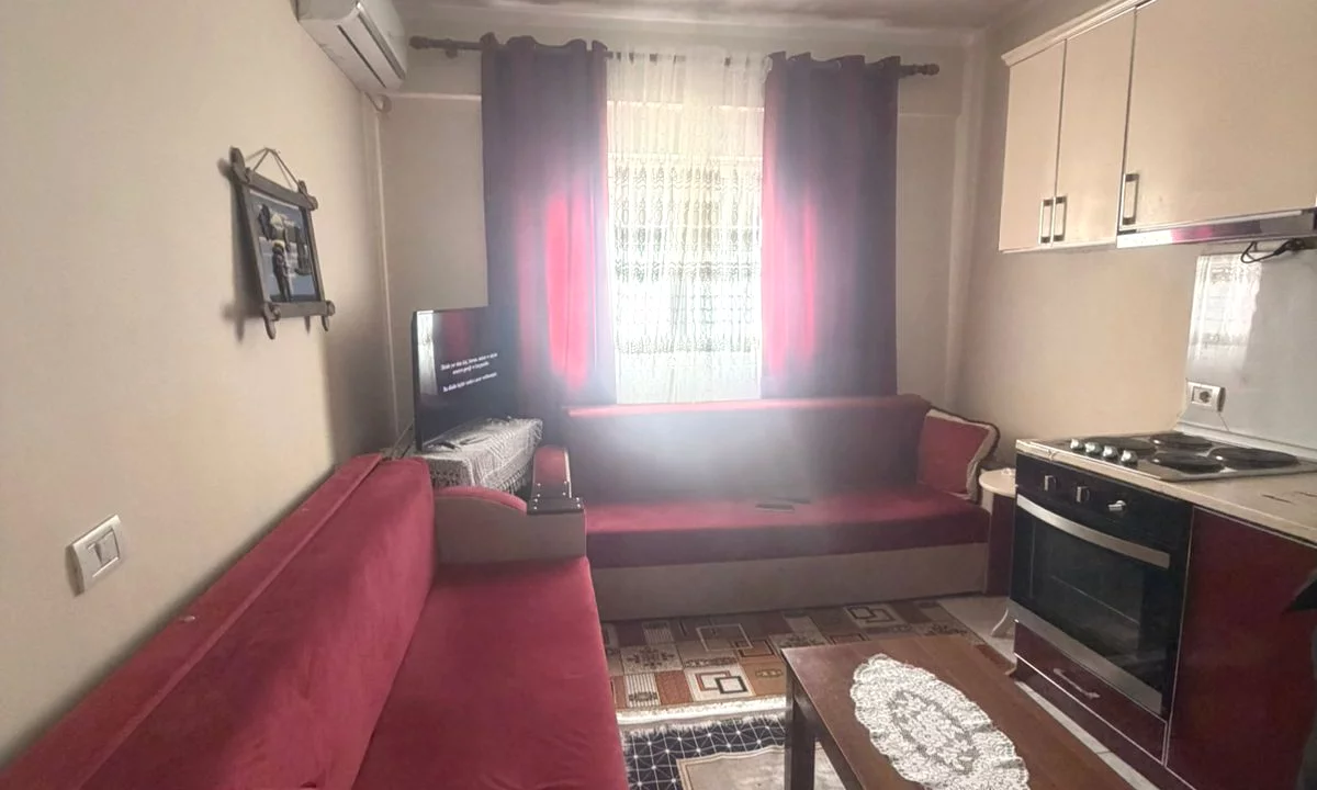 Shtepi me qera Apartament ne Durres, 1+1, Mobilimi E mobiluar, Pagesa 30,000  Leke.
