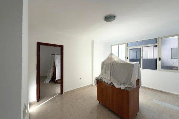 Shtepi ne shitje Apartament ne Durres, 1+1, Mobilimi Bosh, pa mobiluar, Pagesa 78,000  Euro.