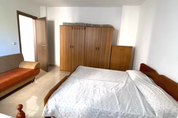 Shtepi ne shitje Apartament ne Durres, 1+1, Mobilimi Bosh, pa mobiluar, Pagesa 80,000  Euro.