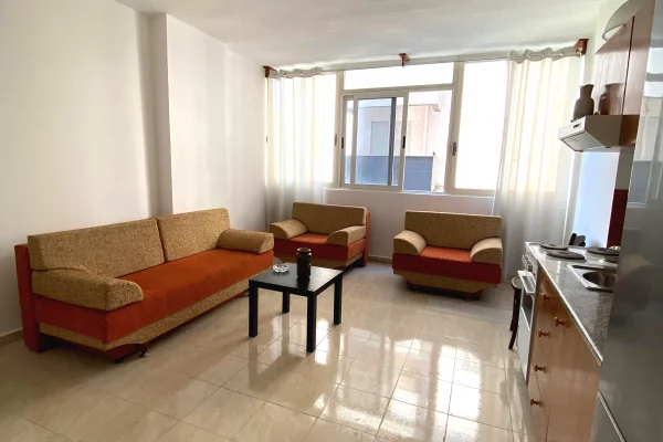 Shtepi ne shitje Apartament ne Durres, 1+1, Mobilimi Bosh, pa mobiluar, Pagesa 80,000  Euro.