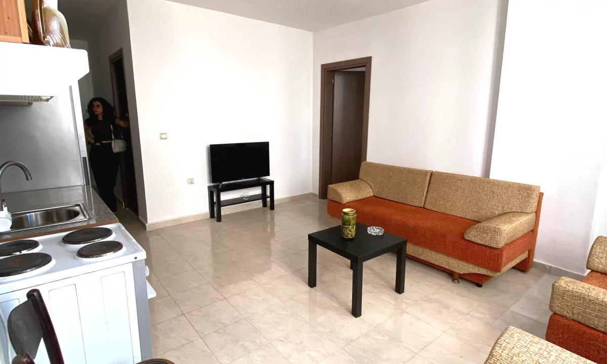 Shtepi ne shitje Apartament ne Durres, 1+1, Mobilimi Bosh, pa mobiluar, Pagesa 80,000  Euro.