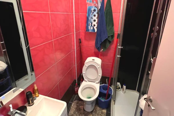 Shtepi ne shitje Apartament ne Durres, Garsoniere, Mobilimi E mobiluar, Pagesa 42,000  Euro.