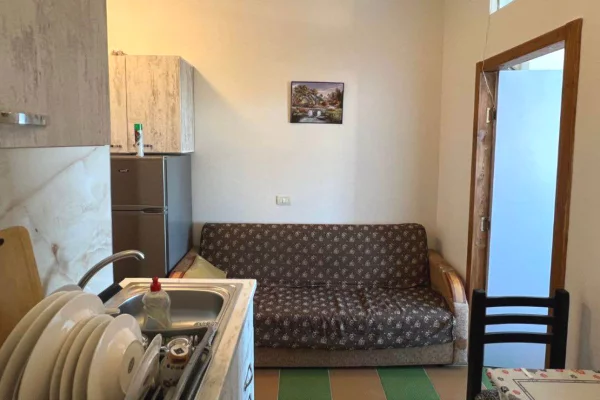 Shtepi ne shitje Apartament ne Durres, Garsoniere, Mobilimi E mobiluar, Pagesa 42,000  Euro.