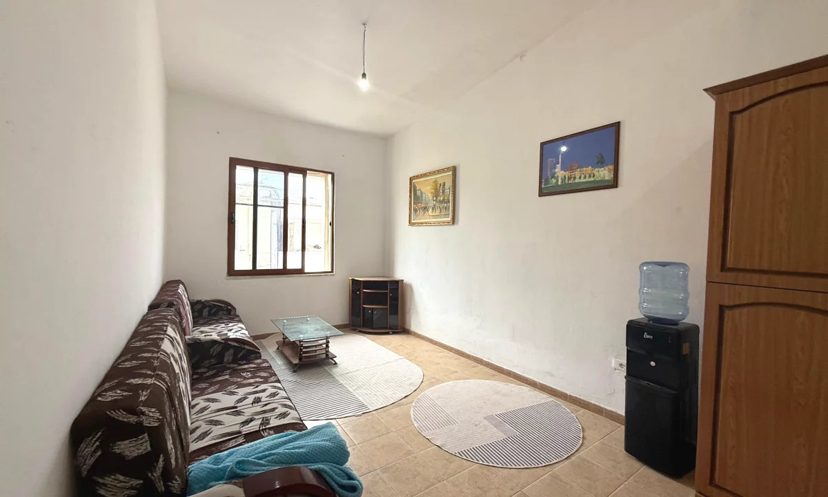 Shtepi ne shitje Apartament ne Durres, 1+1, Mobilimi Pjeserisht e mobiluar, Pagesa 42,000  Euro.