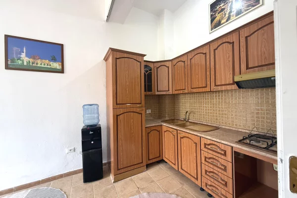 Shtepi ne shitje Apartament ne Durres, 1+1, Mobilimi Pjeserisht e mobiluar, Pagesa 42,000  Euro.