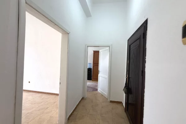 Shtepi ne shitje Apartament ne Durres, 1+1, Mobilimi Pjeserisht e mobiluar, Pagesa 42,000  Euro.