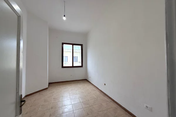 Shtepi ne shitje Apartament ne Durres, 1+1, Mobilimi Pjeserisht e mobiluar, Pagesa 42,000  Euro.