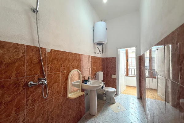 Shtepi ne shitje Apartament ne Durres, 1+1, Mobilimi Pjeserisht e mobiluar, Pagesa 42,000  Euro.