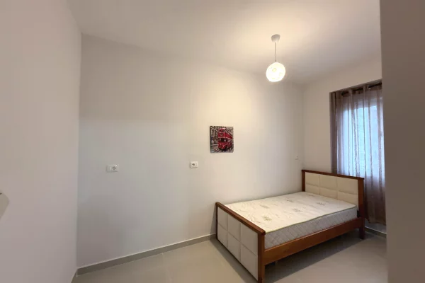 Shtepi me qera Apartament ne Durres, 2+1, Mobilimi E mobiluar, Pagesa 40,000  Leke.