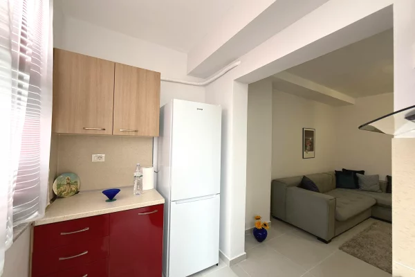 Shtepi me qera Apartament ne Durres, 2+1, Mobilimi E mobiluar, Pagesa 40,000  Leke.