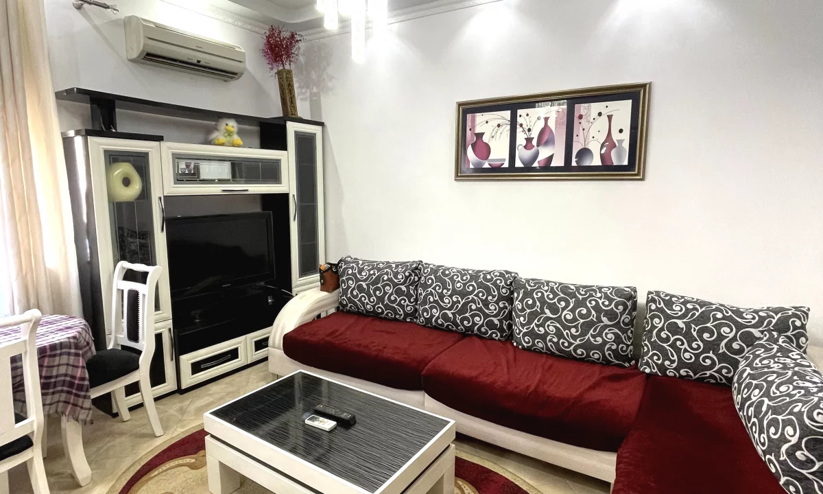 Shtepi me qera Apartament ne Durres, 1+1, Mobilimi E mobiluar, Pagesa 30,000  Leke.
