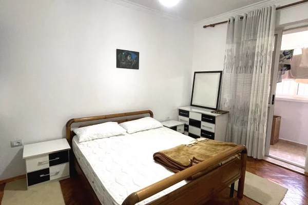 Shtepi me qera Apartament ne Durres, 1+1, Mobilimi E mobiluar, Pagesa 30,000  Leke.