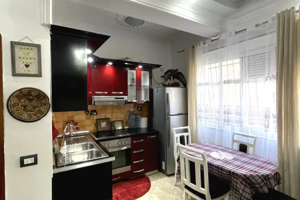 Shtepi me qera Apartament ne Durres, 1+1, Mobilimi E mobiluar, Pagesa 30,000  Leke.