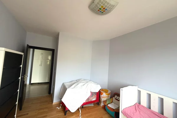 Shtepi ne shitje Apartament ne Durres, 2+1, Mobilimi E mobiluar, Pagesa 115,000  Euro.