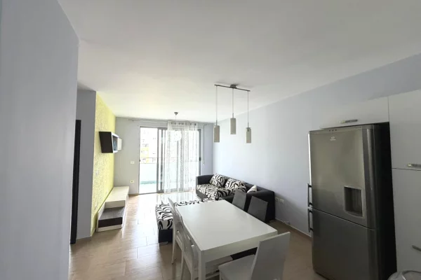 Shtepi ne shitje Apartament ne Durres, 2+1, Mobilimi E mobiluar, Pagesa 115,000  Euro.