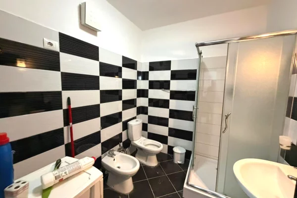 Shtepi ne shitje Apartament ne Durres, 2+1, Mobilimi E mobiluar, Pagesa 115,000  Euro.