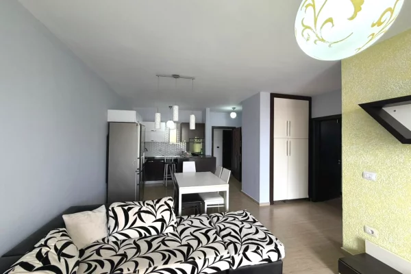 Shtepi ne shitje Apartament ne Durres, 2+1, Mobilimi E mobiluar, Pagesa 115,000  Euro.