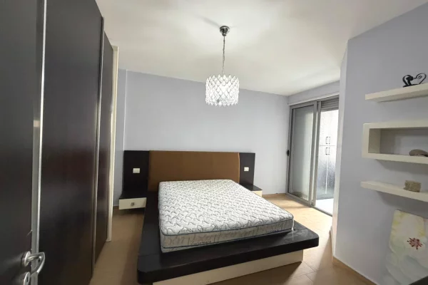 Shtepi ne shitje Apartament ne Durres, 2+1, Mobilimi E mobiluar, Pagesa 115,000  Euro.