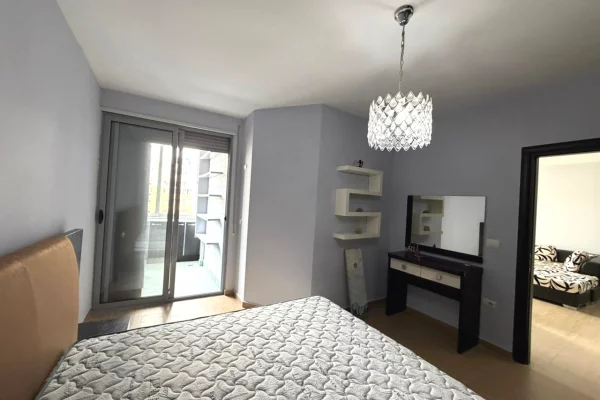Shtepi ne shitje Apartament ne Durres, 2+1, Mobilimi E mobiluar, Pagesa 115,000  Euro.