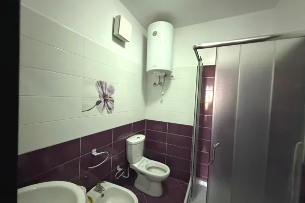Shtepi ne shitje Apartament ne Durres, 2+1, Mobilimi E mobiluar, Pagesa 115,000  Euro.