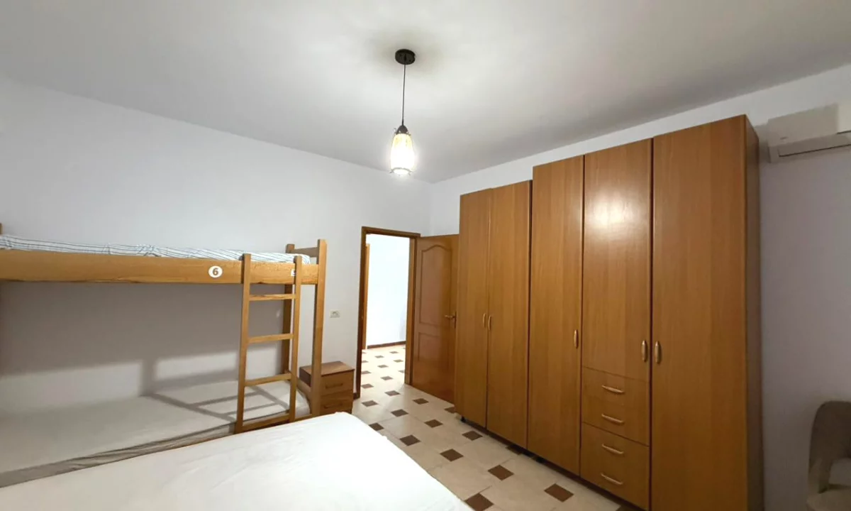 Shtepi ne shitje Apartament ne Durres, 2+1, Mobilimi E mobiluar, Pagesa 140,000  Euro.