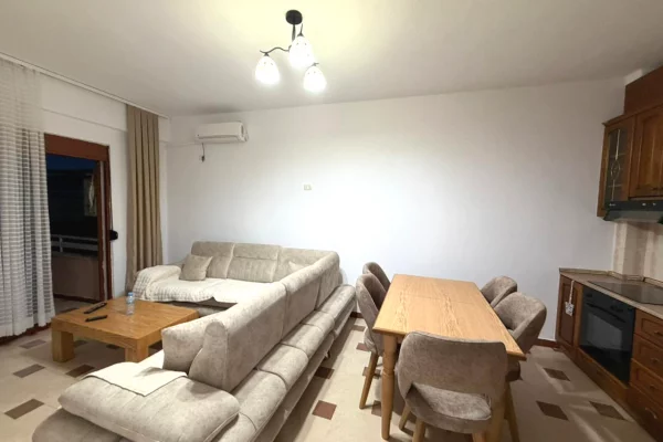 Shtepi ne shitje Apartament ne Durres, 2+1, Mobilimi E mobiluar, Pagesa 140,000  Euro.