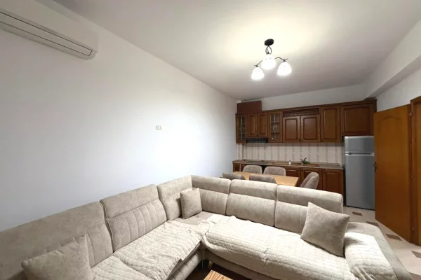 Shtepi ne shitje Apartament ne Durres, 2+1, Mobilimi E mobiluar, Pagesa 140,000  Euro.