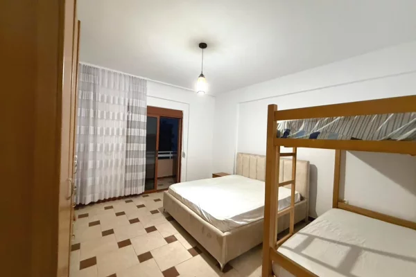 Shtepi ne shitje Apartament ne Durres, 2+1, Mobilimi E mobiluar, Pagesa 140,000  Euro.