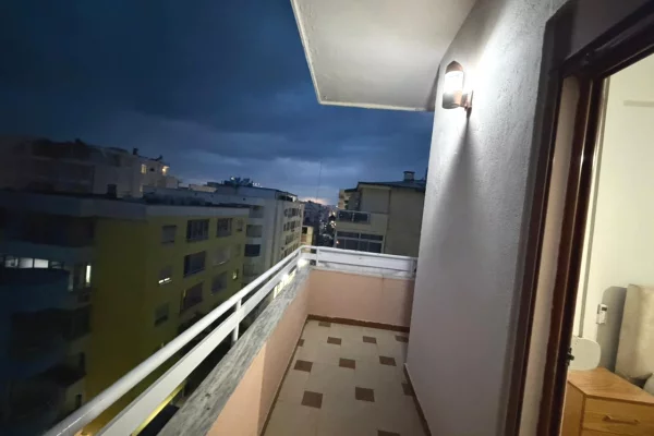 Shtepi ne shitje Apartament ne Durres, 2+1, Mobilimi E mobiluar, Pagesa 140,000  Euro.