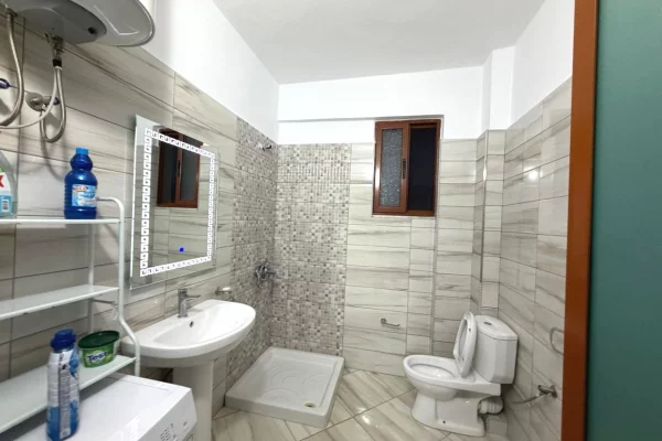 Shtepi ne shitje Apartament ne Durres, 2+1, Mobilimi E mobiluar, Pagesa 140,000  Euro.