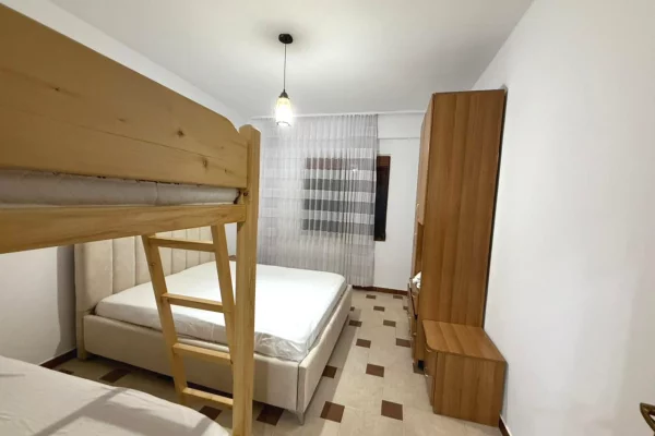 Shtepi ne shitje Apartament ne Durres, 2+1, Mobilimi E mobiluar, Pagesa 140,000  Euro.